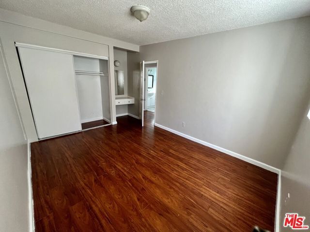 1162 ROLLAND CURTIS Place 5, Los Angeles, CA 90037