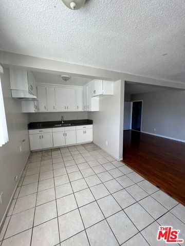 1162 ROLLAND CURTIS Place 5, Los Angeles, CA 90037