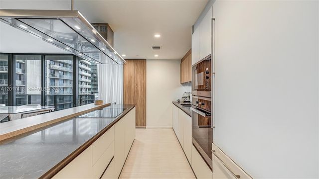 1000 Brickell Plz 3002, Miami, FL 33131