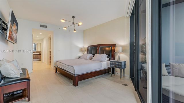 1000 Brickell Plz 3002, Miami, FL 33131