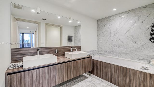 1000 Brickell Plz 3002, Miami, FL 33131