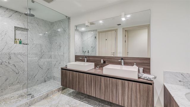 1000 Brickell Plz 3002, Miami, FL 33131