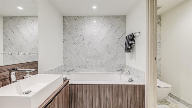 1000 Brickell Plz 3002, Miami, FL 33131