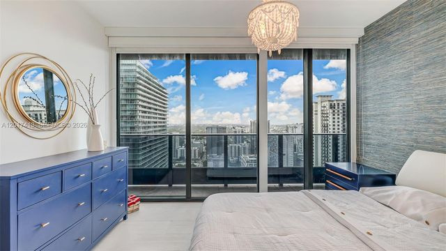 1000 Brickell Plz 3002, Miami, FL 33131
