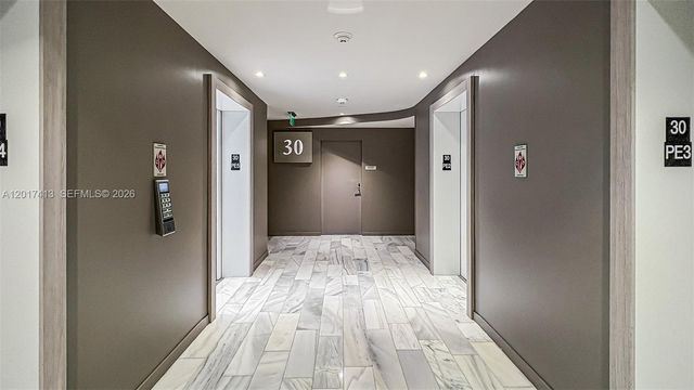 1000 Brickell Plz 3002, Miami, FL 33131