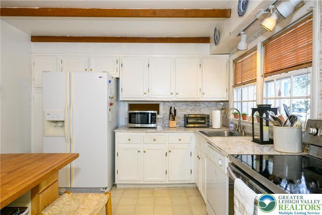 2529 Hampshire Road, Bethlehem City, PA 18017