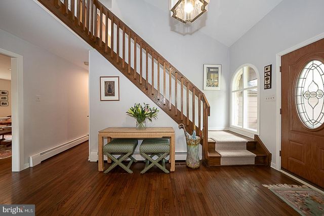214 CORNELL DR, Bryn Mawr, PA 19010