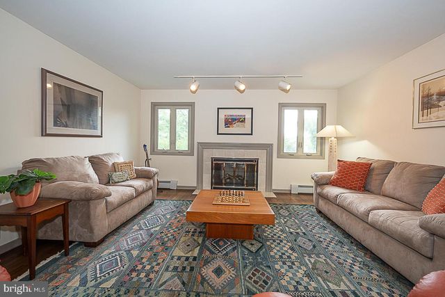 214 CORNELL DR, Bryn Mawr, PA 19010
