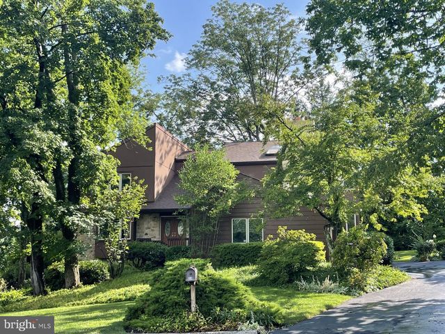 214 CORNELL DR, Bryn Mawr, PA 19010