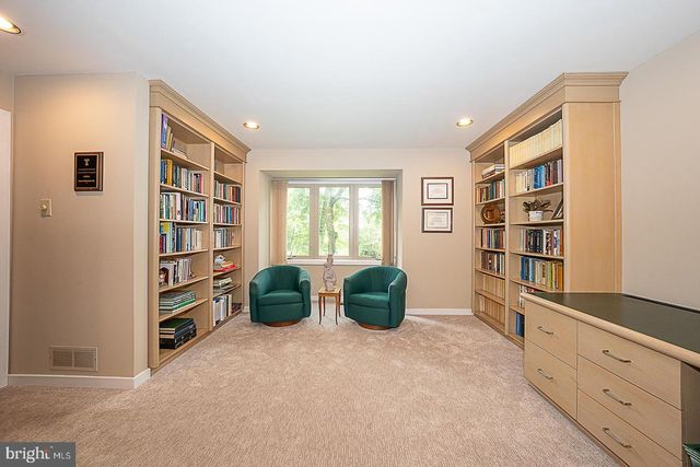 214 CORNELL DR, Bryn Mawr, PA 19010