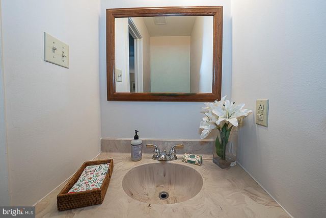 214 CORNELL DR, Bryn Mawr, PA 19010
