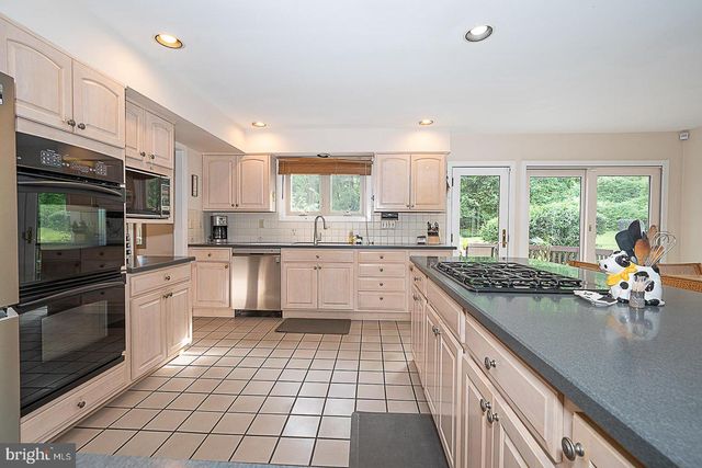 214 CORNELL DR, Bryn Mawr, PA 19010