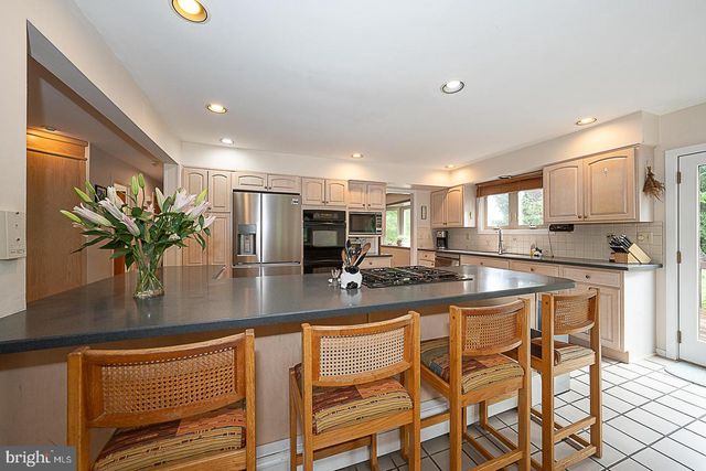 214 CORNELL DR, Bryn Mawr, PA 19010