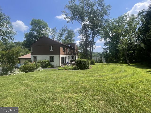 214 CORNELL DR, Bryn Mawr, PA 19010