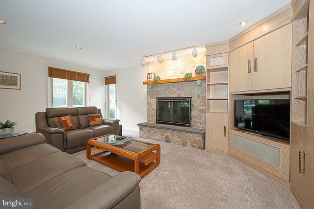 214 CORNELL DR, Bryn Mawr, PA 19010