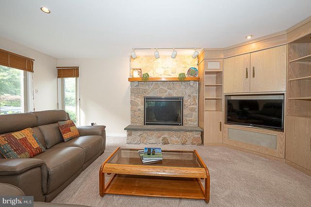 214 CORNELL DR, Bryn Mawr, PA 19010