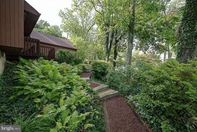 214 CORNELL DR, Bryn Mawr, PA 19010