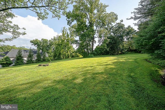 214 CORNELL DR, Bryn Mawr, PA 19010