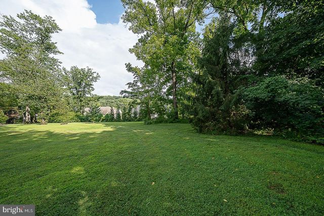 214 CORNELL DR, Bryn Mawr, PA 19010