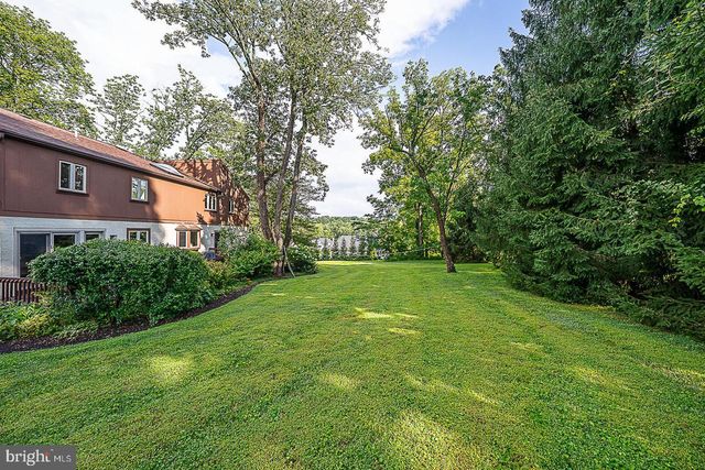 214 CORNELL DR, Bryn Mawr, PA 19010
