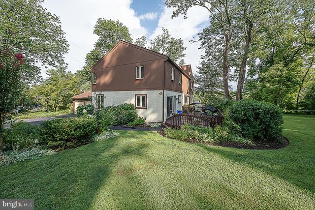 214 CORNELL DR, Bryn Mawr, PA 19010