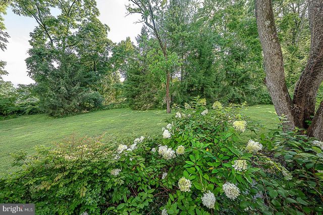 214 CORNELL DR, Bryn Mawr, PA 19010