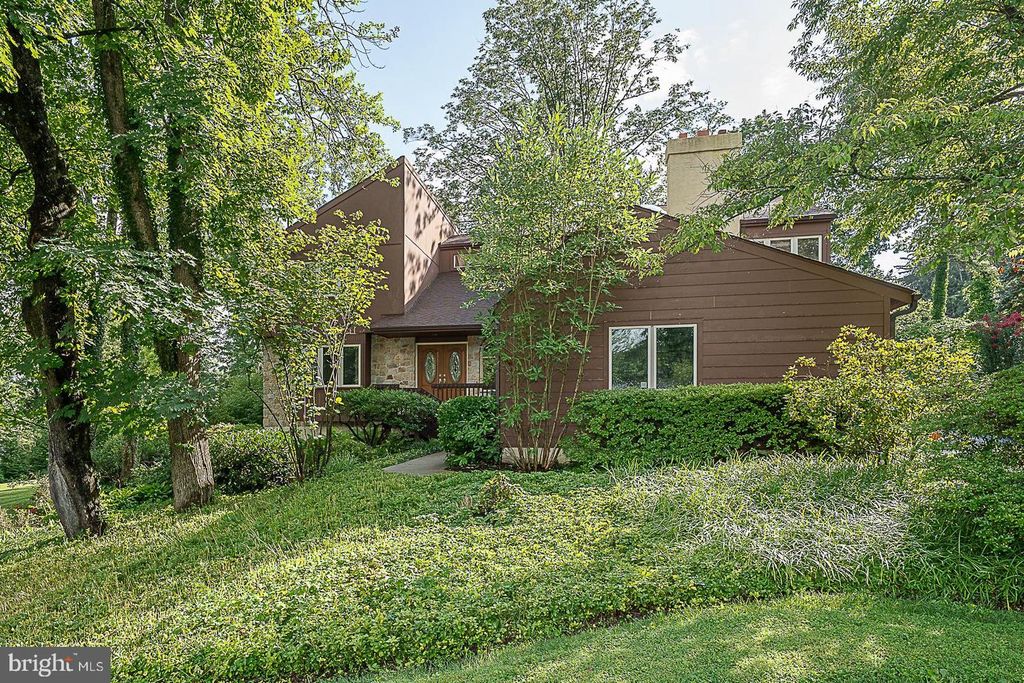 214 CORNELL DR, Bryn Mawr, PA 19010