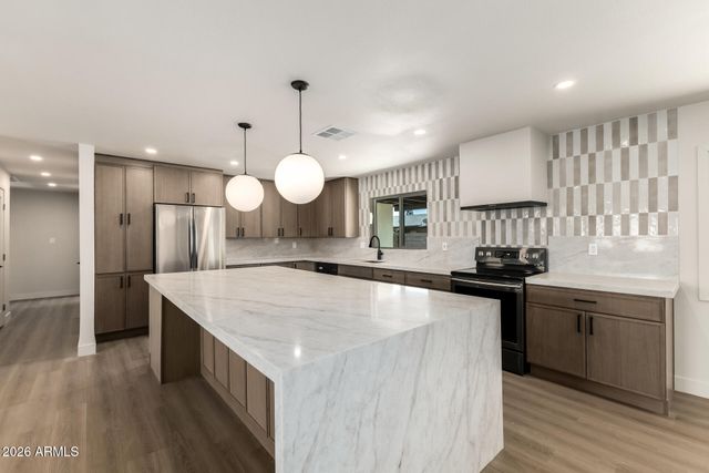 3515 E WINCHCOMB Drive, Phoenix, AZ 85032