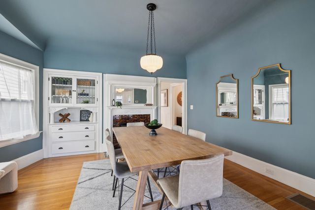 737 61st St, Oakland, CA 94609