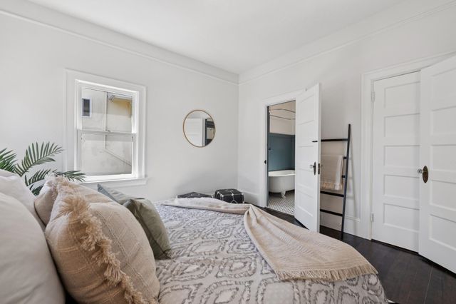 737 61st St, Oakland, CA 94609