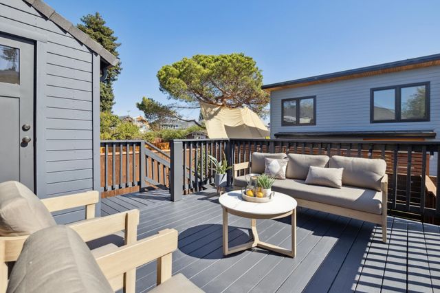 737 61st St, Oakland, CA 94609