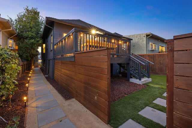 737 61st St, Oakland, CA 94609