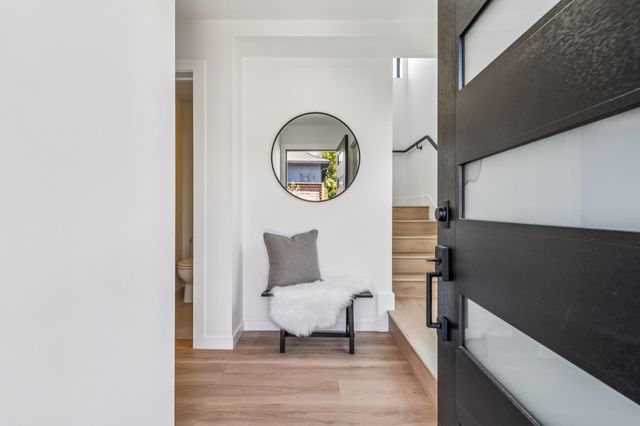 737 61st St, Oakland, CA 94609