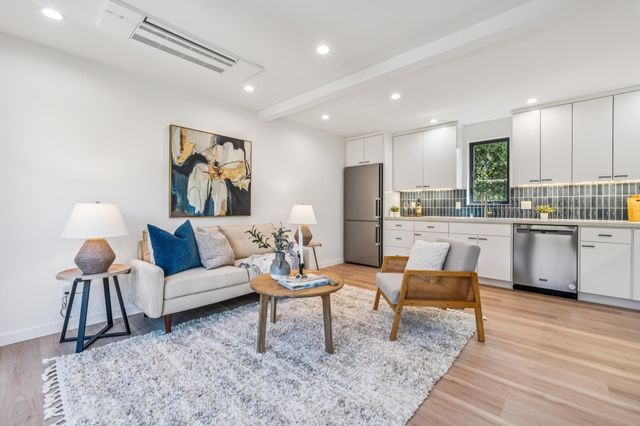 737 61st St, Oakland, CA 94609