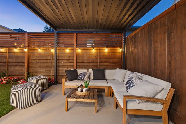 737 61st St, Oakland, CA 94609