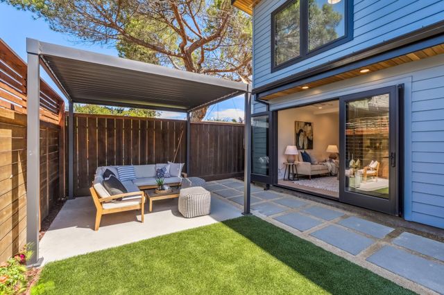 737 61st St, Oakland, CA 94609