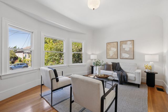 737 61st St, Oakland, CA 94609