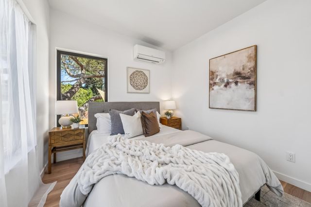 737 61st St, Oakland, CA 94609