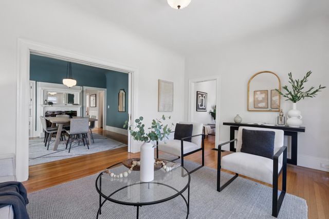 737 61st St, Oakland, CA 94609