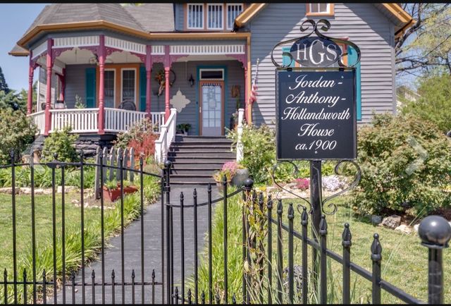 210 S 6th St, Pulaski, TN 38478