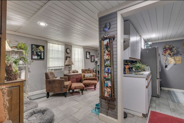 210 S 6th St, Pulaski, TN 38478
