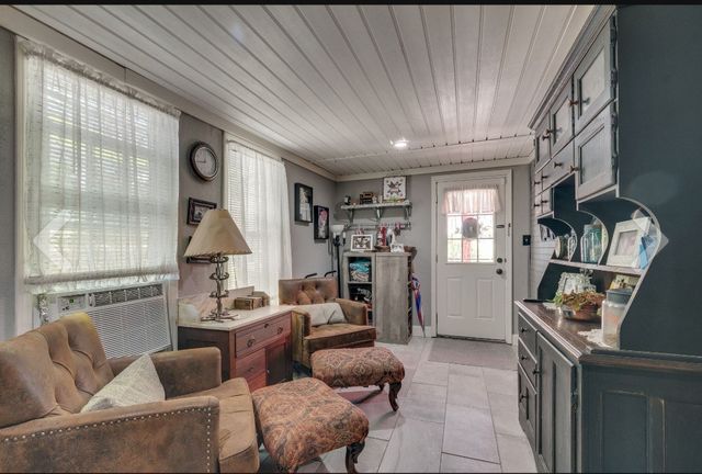 210 S 6th St, Pulaski, TN 38478