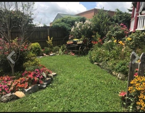 210 S 6th St, Pulaski, TN 38478