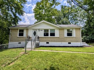 229 Scarlet Dr, Clarksville, TN 37040