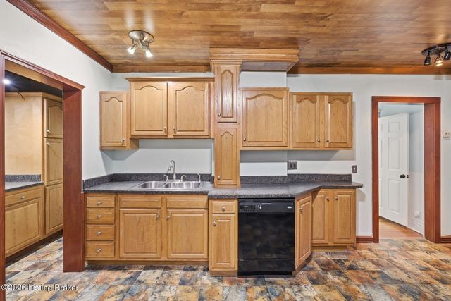 1722 Eastern Pkwy, Louisville, KY 40204