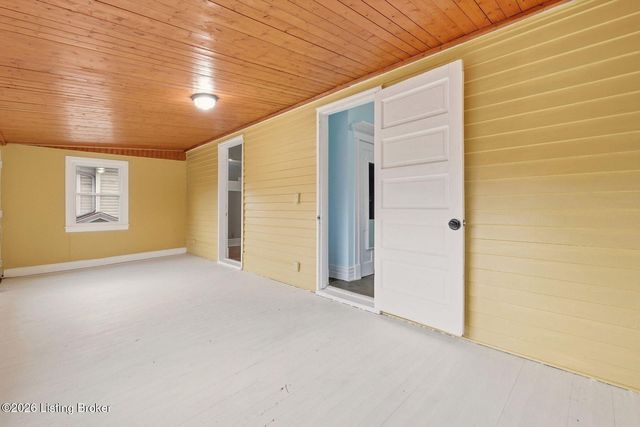 1722 Eastern Pkwy, Louisville, KY 40204