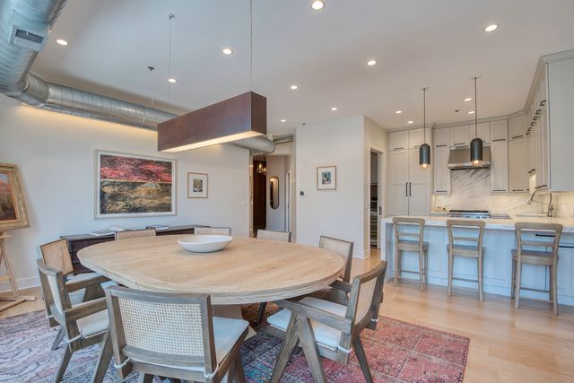 910 W Madison Street 904E, Chicago, IL 60607