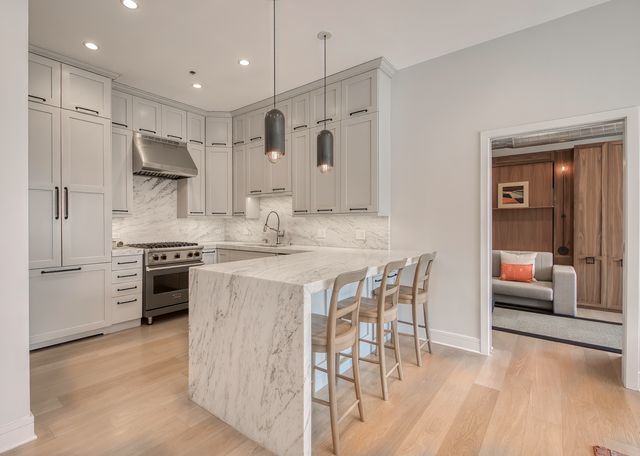 910 W Madison Street 904E, Chicago, IL 60607