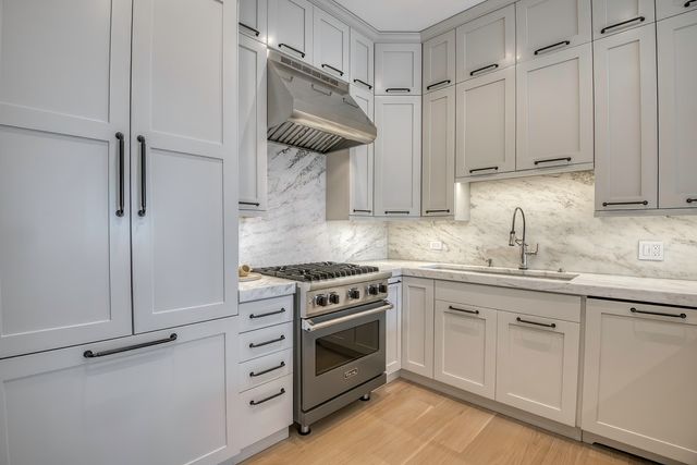 910 W Madison Street 904E, Chicago, IL 60607