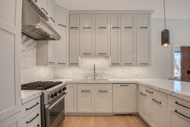 910 W Madison Street 904E, Chicago, IL 60607